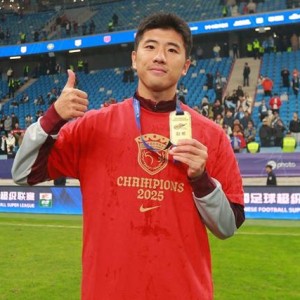 意外！上港功勋国脚无球可踢官宣离队，被迫屈身踢中乙，引发热议|李圣龙|上海海港|足球|U21|俱乐部_新浪体育_新浪新闻